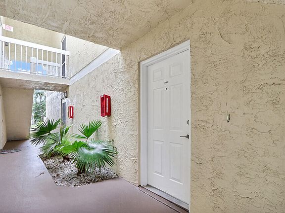 2nd image of 1537 SE Royal Green Circle #101