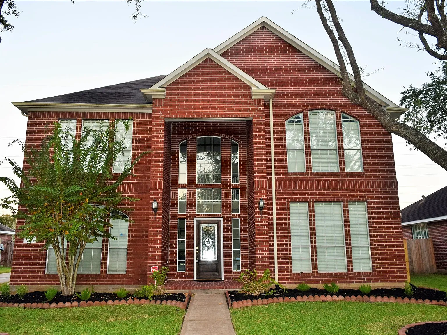 4 bed, 2.5 bath, 2751 sqft, $2,500 — Photo 3