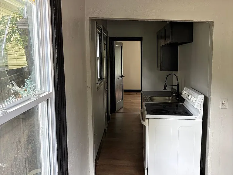 906 S 19th St — Photo 5
