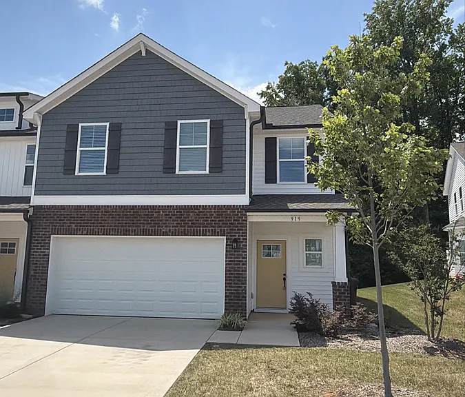 919 Cannon Crossing Cir — Photo 1