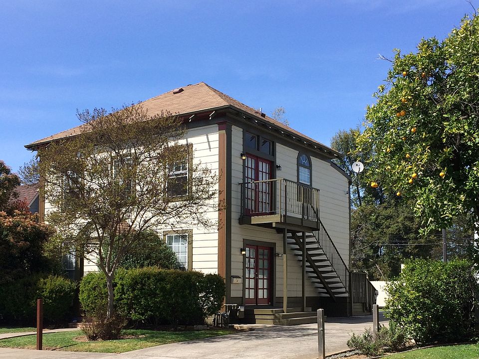 3041 Marshall Way (Apt 'A')