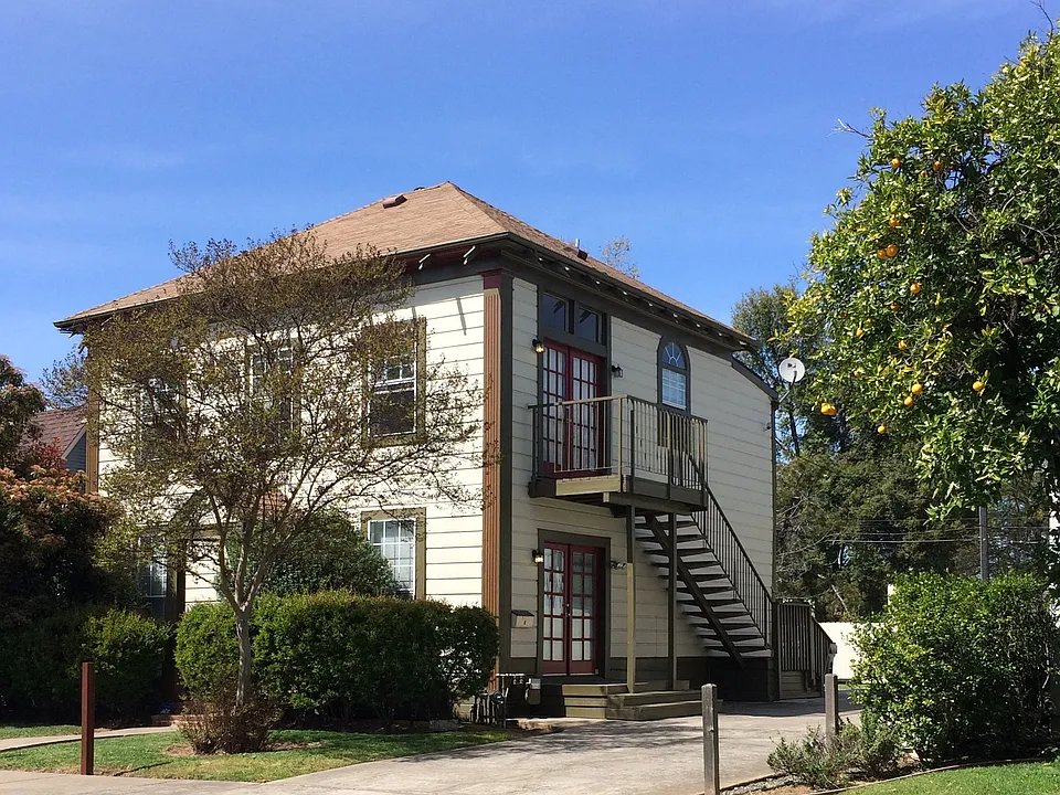 3041 Marshall Way (Apt 'A')