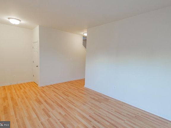 4th image of 155 Kennedy Cir