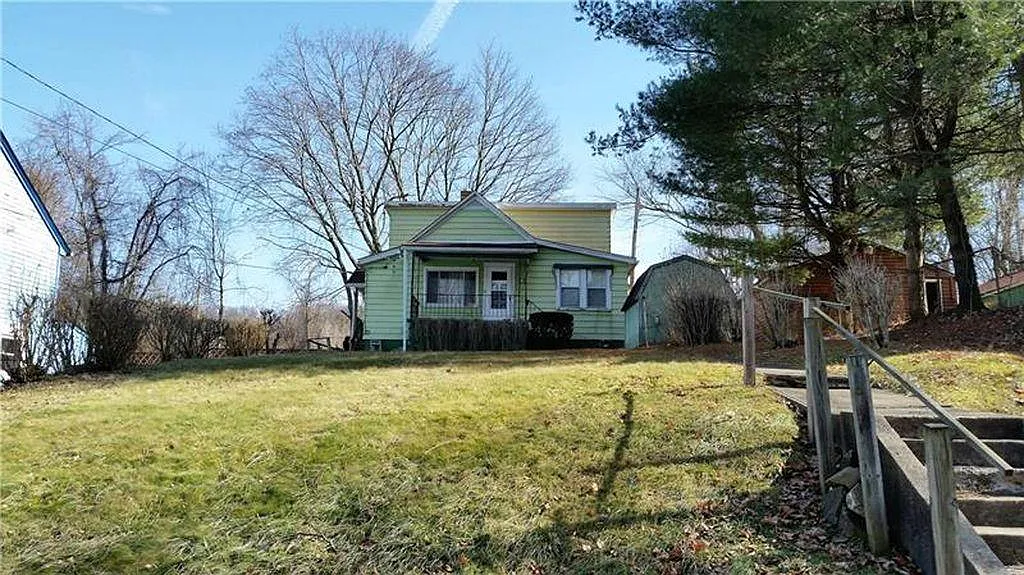 951 Main St photo 1
