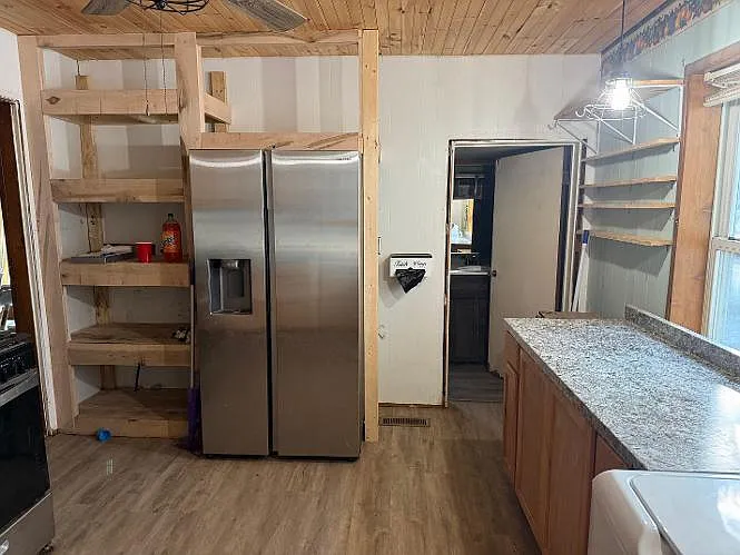 3 bed, 1.0 bath, 1239 sqft, $1,050 — Photo 4