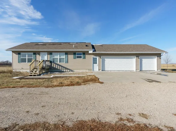 33883 300th St, Hinton, IA 51024