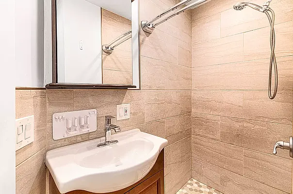 Rented by REAL New York | media 24