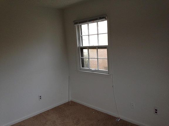 4th image of 321 E Tiverton Way