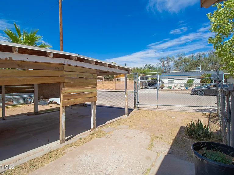 321 Walsh Ln — Photo 37