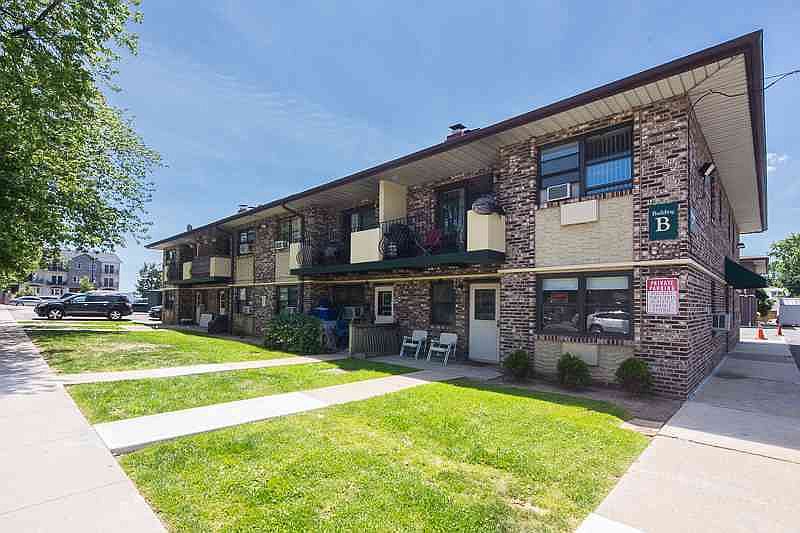 2nd image of 2625 Schurz Ave #1A