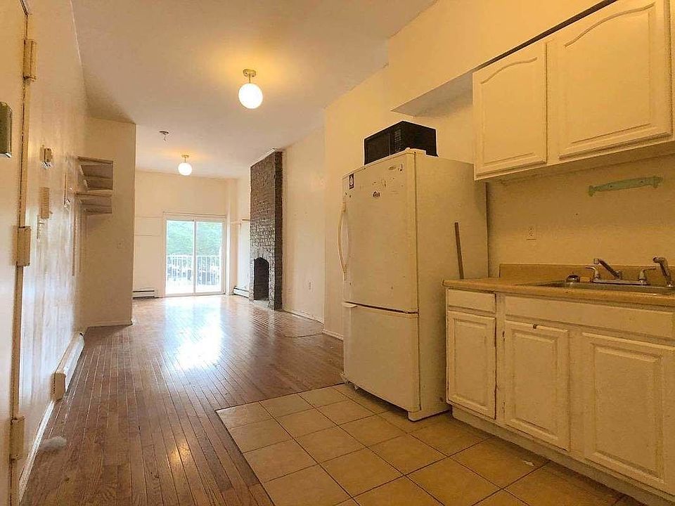 1st image of 818 Myrtle Ave #2