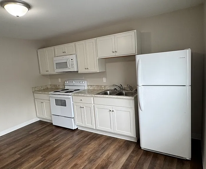 2401 Charles St #9 — Photo 4