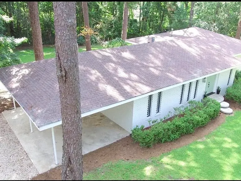 702 E Pinetree Blvd — Photo 3
