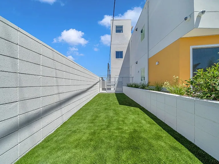 16819 S Normandie Ave — Photo 14