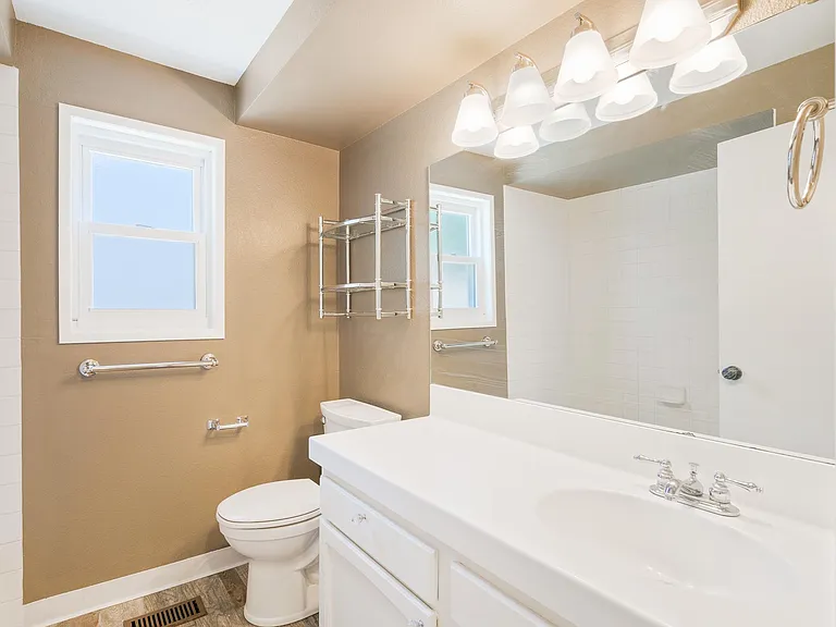 2133 SW Marigold St — Photo 24