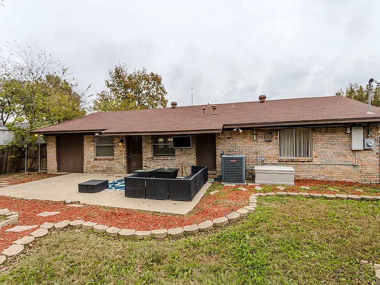 2517 Rosewood Dr — Photo 34