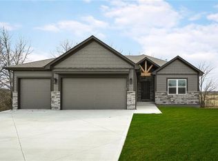 20604 Copper Creek Dr, Peculiar, MO 64078
