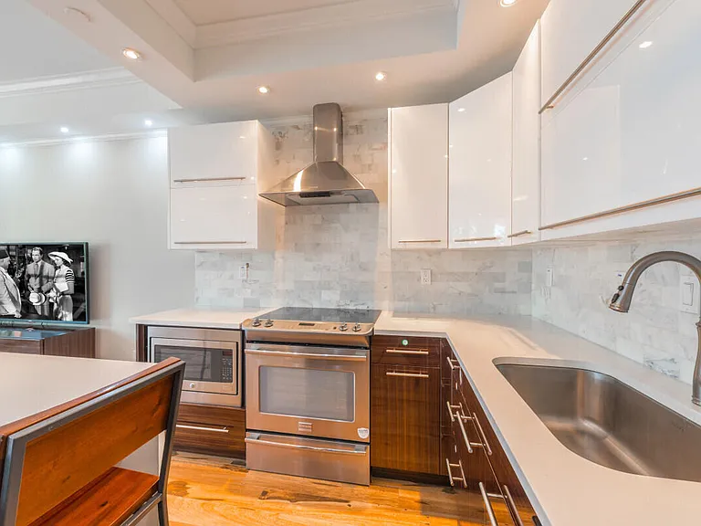 400 S Pointe Dr #307 — Photo 27
