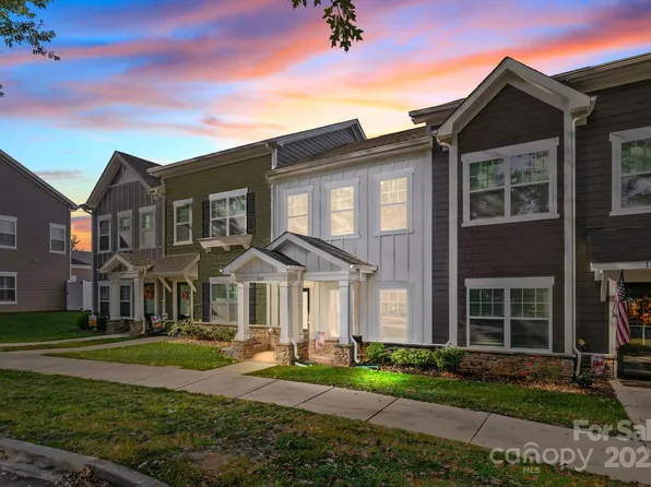 1805 Edgewater Dr NW, Conover, NC 28613