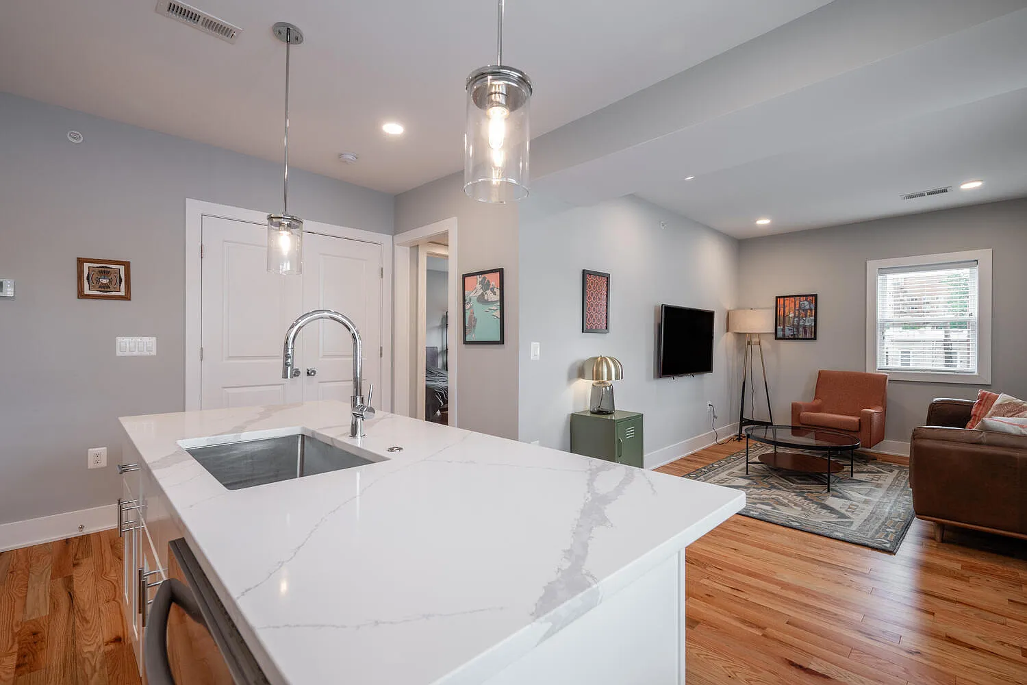 1 bed, 710 sqft, $2,100 — Photo 2