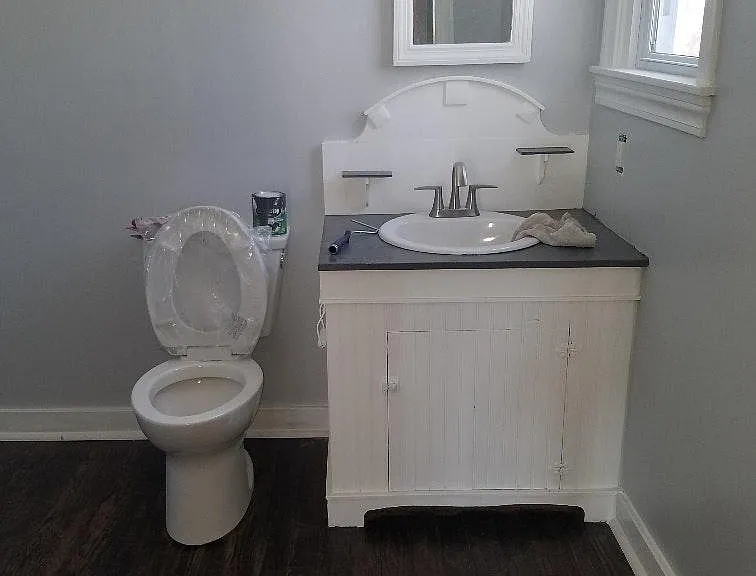 1/2 Bath