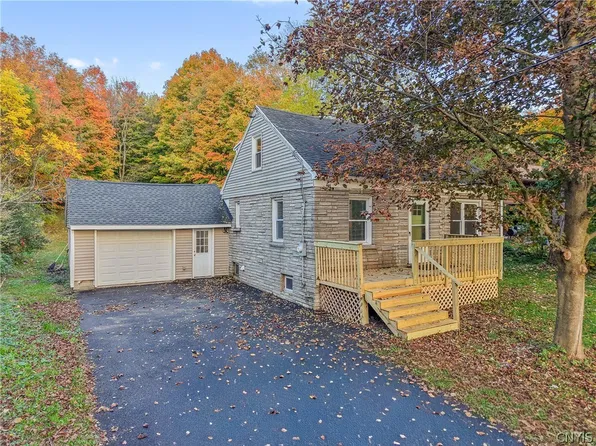 5064 Cedarvale Rd, Camillus, NY 13031