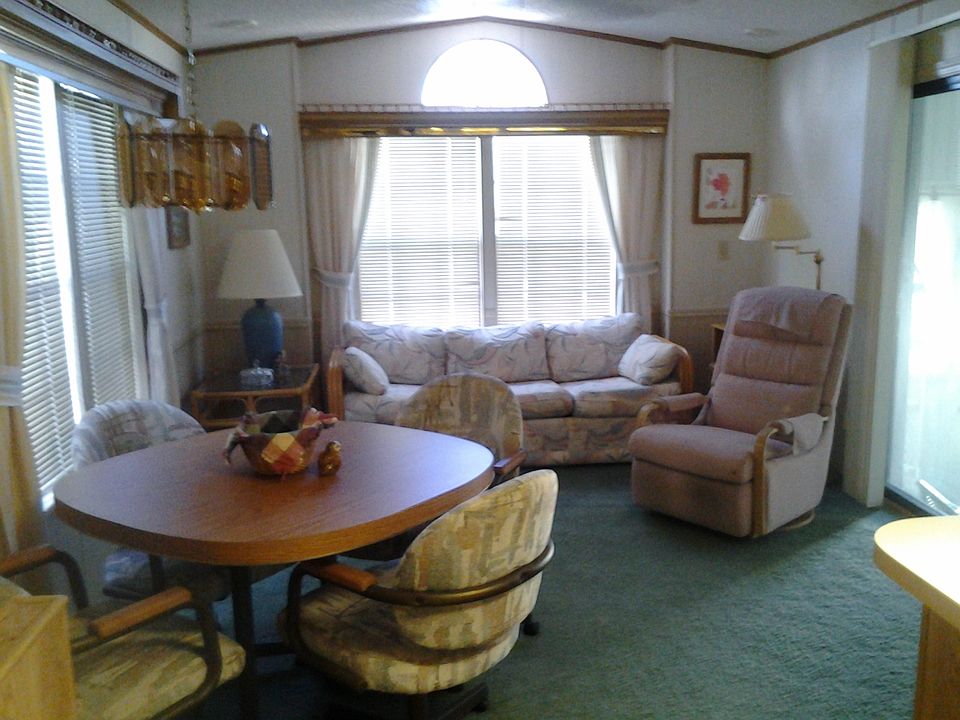 Livingroom/Dining Area