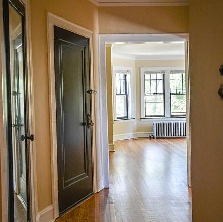 3rd image of 2327 W Winnemac Ave #3E
