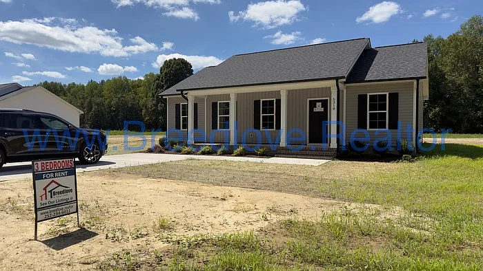 3 bed, 2.0 bath, 1370 sqft, $2,100 — Photo 1