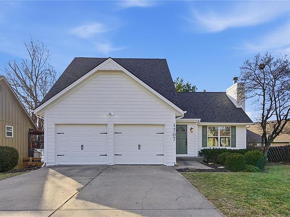 3rd image of 1707 NE Duchess Dr