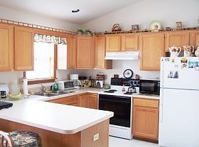 3rd image of 4 Burrwood Ct