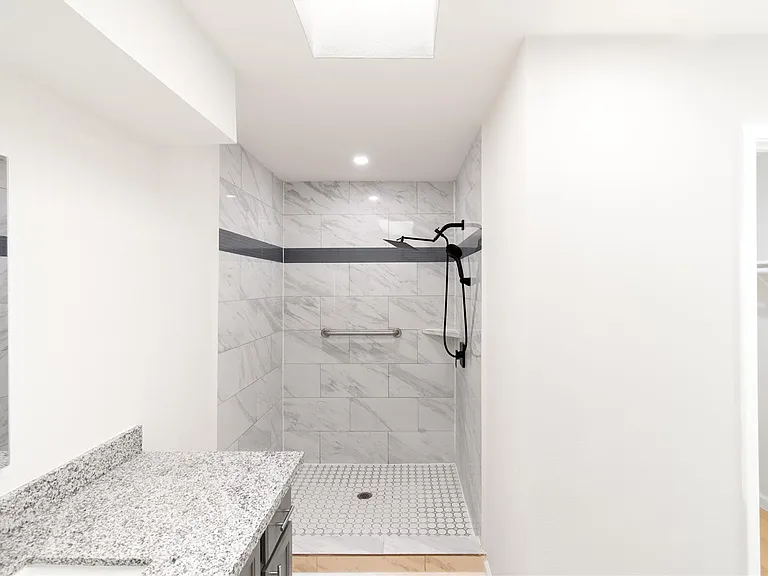 6423 Coachwood Dr — Photo 23