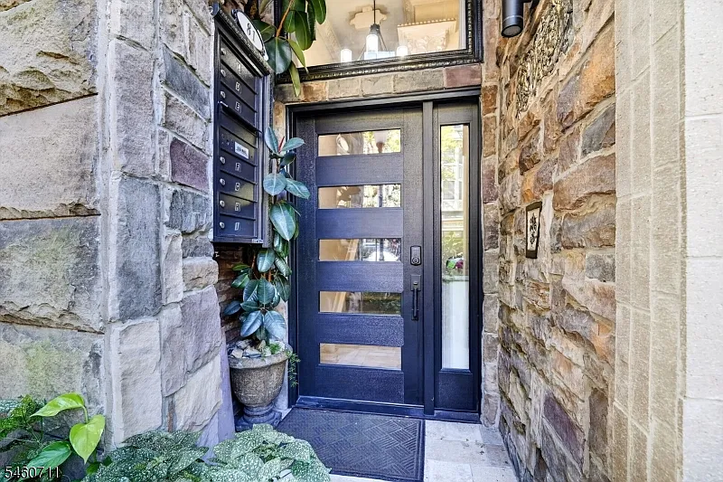 1 bed, 1.0 bath, $2,275 — Photo 4