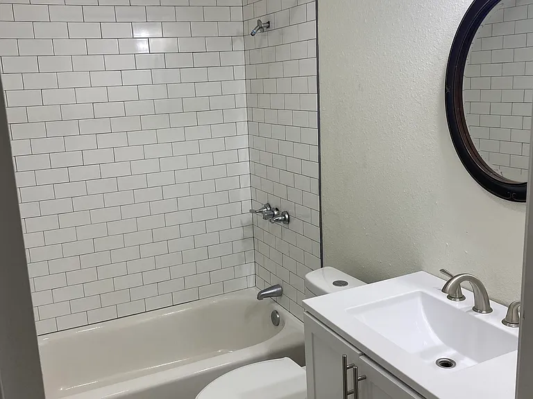 700 E Austin St #B — Photo 4