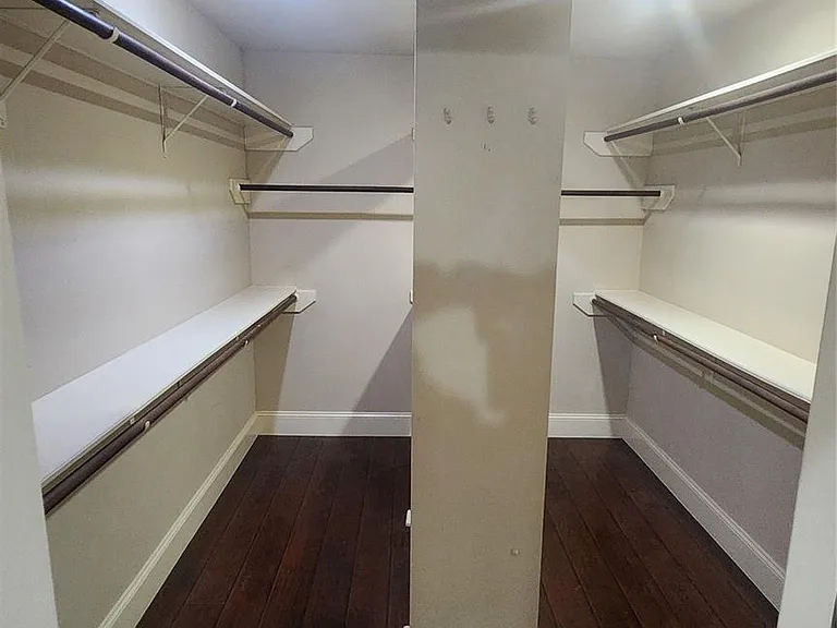 2127 Manor Green Dr — Photo 18