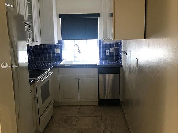 3rd image of 60 Park Dr APT A