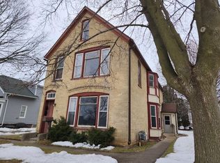 711 S 16th St, Manitowoc, WI 54220