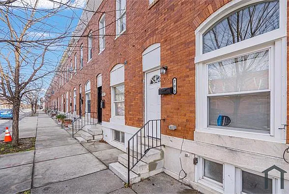 705 N Milton Ave — Photo 2