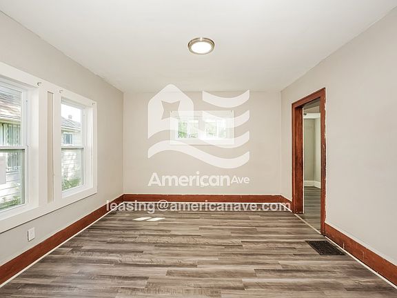 1150610_003_living_room_4.jpg