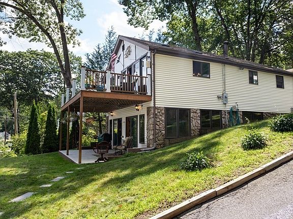 3rd image of 16 Lakeshore Dr