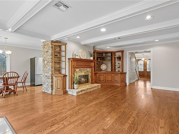 5th image of 1029 Beverly Garden Dr
