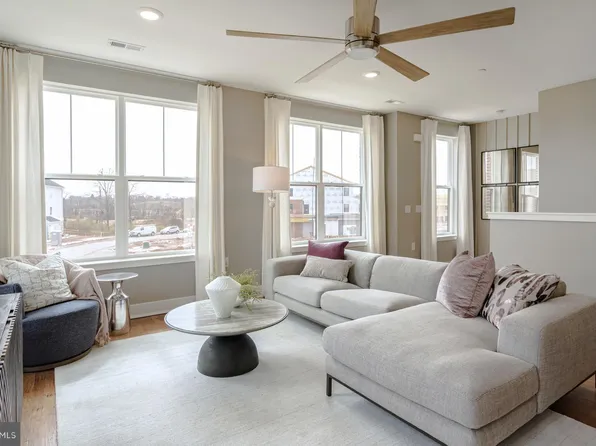 142 Stoutsburg Blvd #142, Pennington, NJ 08534