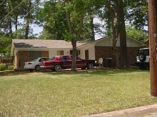 1st image of 401 Greenbriar Dr