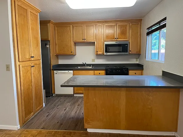 42854 Parkwood St — Photo 5