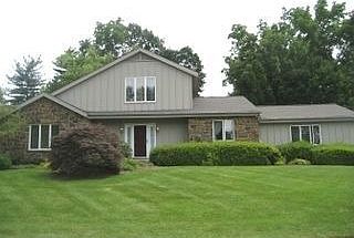 1st image of 6 Briars Ln