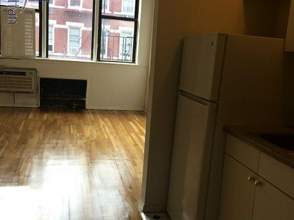 4th image of 409 E 88th St APT 4