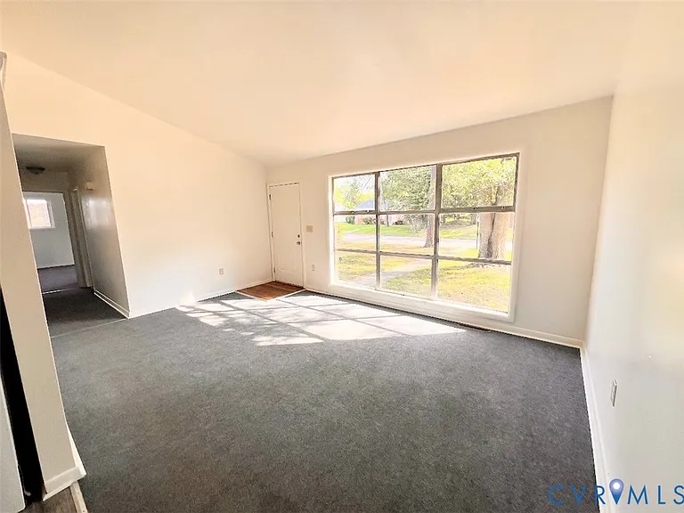 2146 Colston St — Photo 2