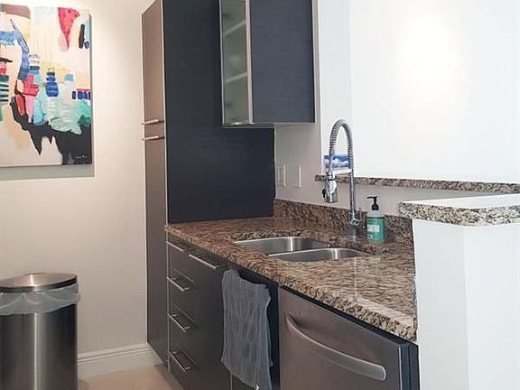 5th image of 550 Okeechobee Blvd APT 421