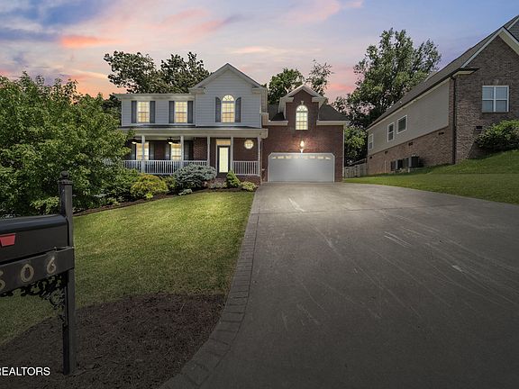 2nd image of 606 Calthorpe Ln