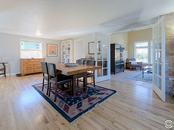 4th image of 1195 Oakdale Pl